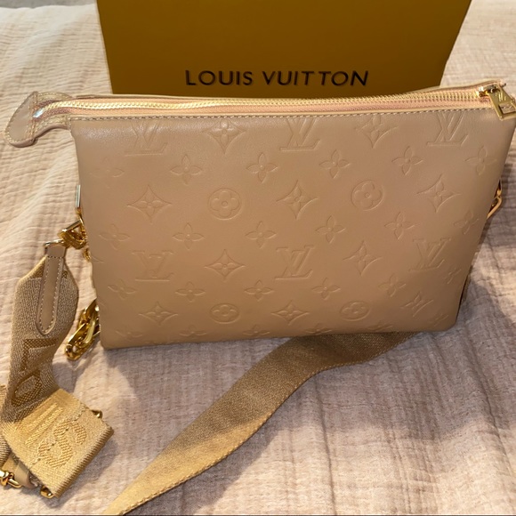 *SOLD*LV Coussin - Picture 8 of 13